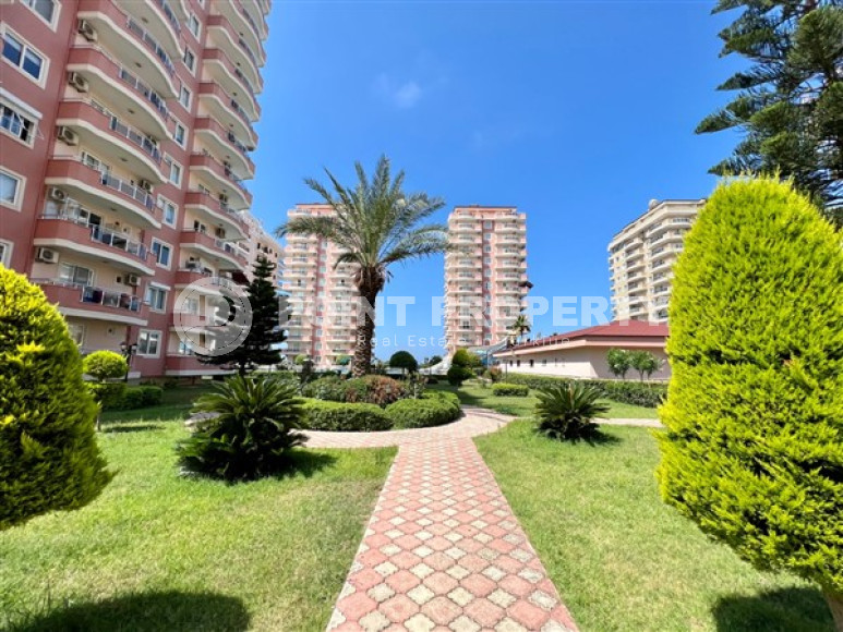 Large view apartment with two bedrooms, 120m², on the first line in Mahmutlar, Alanya-id-1621-photo-27