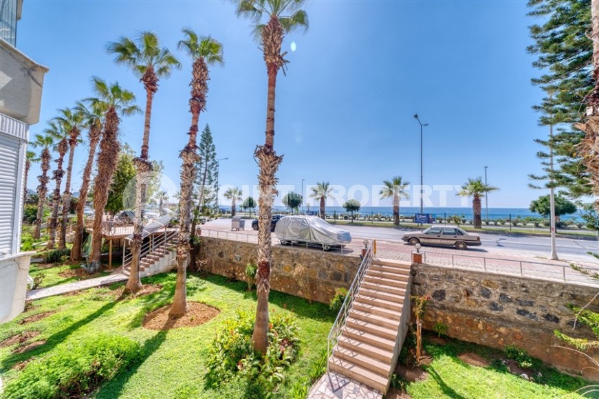 Квартира с роскошной локацией на первой линии от моря, в центре района Махмутлар-id-7970-фото-21