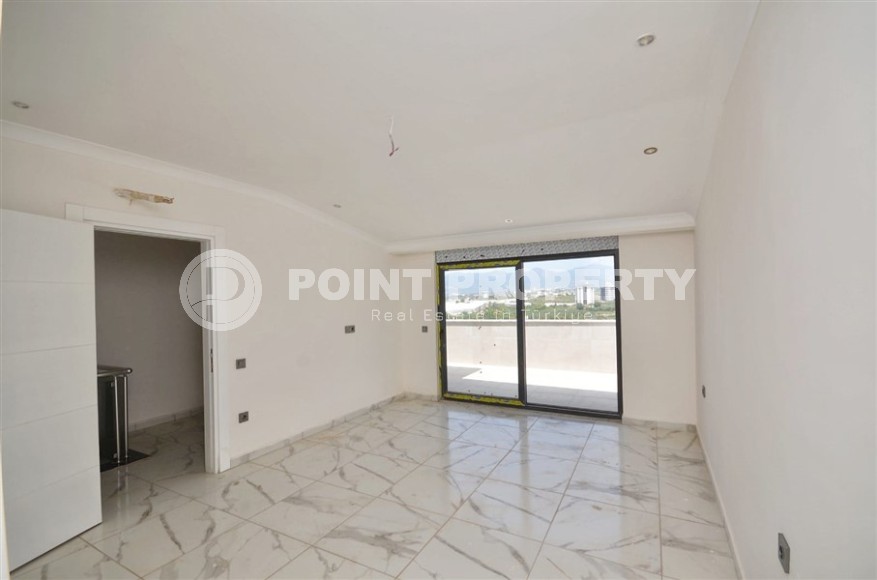 Новая двухуровневая квартира с чистовой отделкой в 900 метрах от моря, в современном районе Аланьи - Махмутлар-id-7980-фото-4