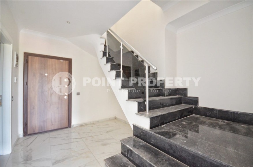 Новая двухуровневая квартира с чистовой отделкой в 900 метрах от моря, в современном районе Аланьи - Махмутлар-id-7980-фото-12