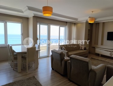 Благоустроенная квартира с роскошной локацией на первой линии от моря, в центре района Махмутлар-id-7989-фото-3