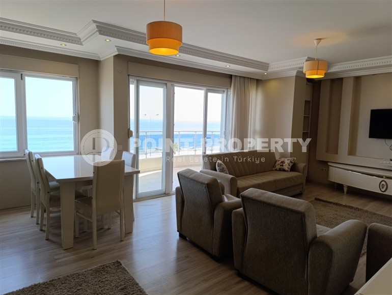 Благоустроенная квартира с роскошной локацией на первой линии от моря, в центре района Махмутлар-id-7989-фото-3
