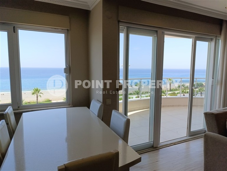 Благоустроенная квартира с роскошной локацией на первой линии от моря, в центре района Махмутлар-id-7989-фото-4