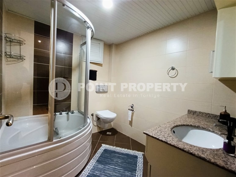 Благоустроенная квартира с роскошной локацией на первой линии от моря, в центре района Махмутлар-id-7989-фото-10