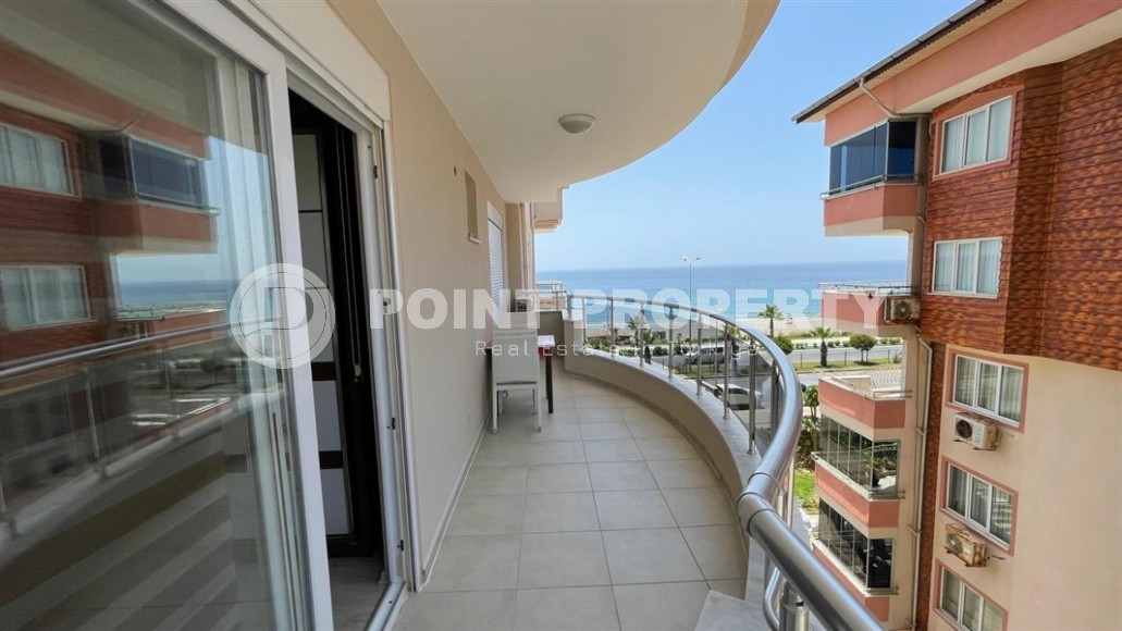 Благоустроенная квартира с роскошной локацией на первой линии от моря, в центре района Махмутлар-id-7989-фото-13