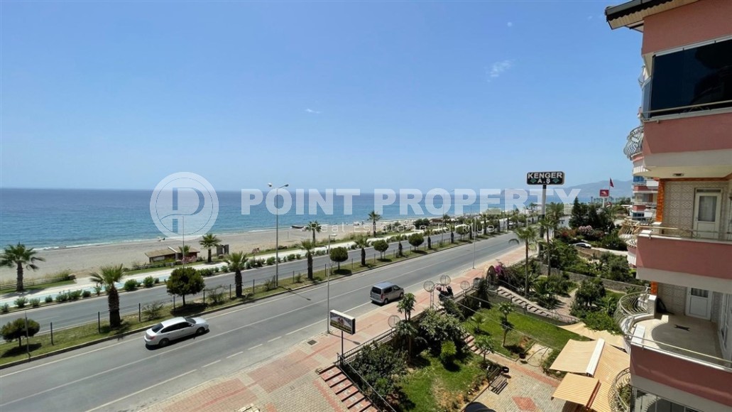 Благоустроенная квартира с роскошной локацией на первой линии от моря, в центре района Махмутлар-id-7989-фото-17