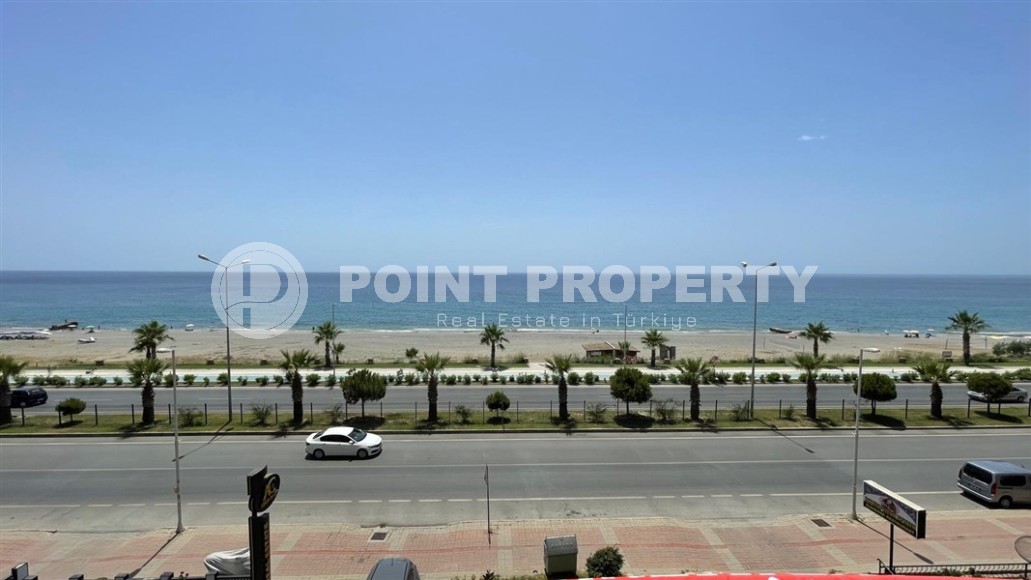 Благоустроенная квартира с роскошной локацией на первой линии от моря, в центре района Махмутлар-id-7989-фото-18