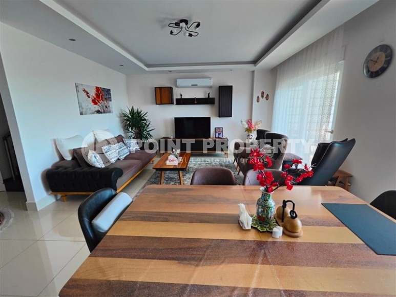Panoramic two-level apartment with sea and mountain views, in the center of the picturesque area of Alanya - Tosmur-id-8016-photo-2