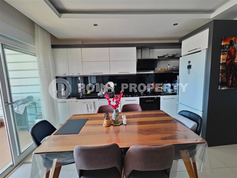 Panoramic two-level apartment with sea and mountain views, in the center of the picturesque area of Alanya - Tosmur-id-8016-photo-4