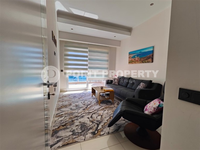 Panoramic two-level apartment with sea and mountain views, in the center of the picturesque area of Alanya - Tosmur-id-8016-photo-9