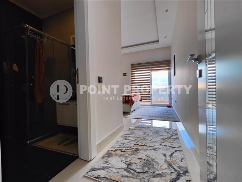 Panoramic two-level apartment with sea and mountain views, in the center of the picturesque area of Alanya - Tosmur-id-8016-photo-10