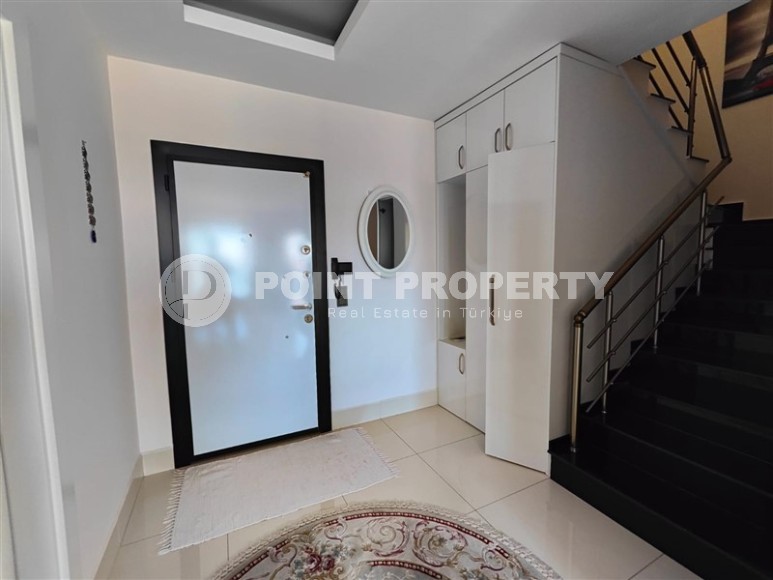 Panoramic two-level apartment with sea and mountain views, in the center of the picturesque area of Alanya - Tosmur-id-8016-photo-13