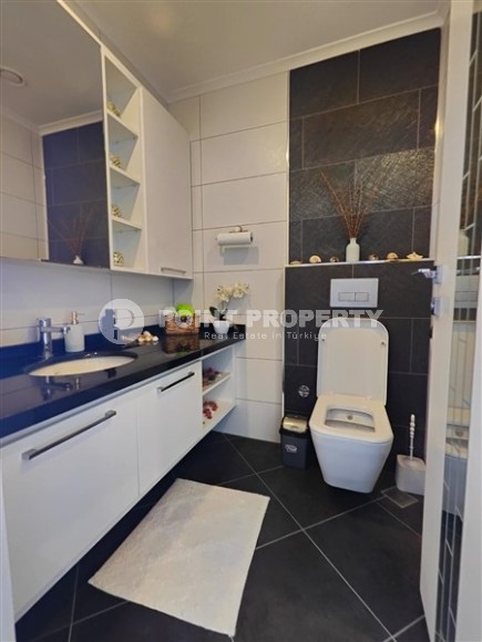 Panoramic two-level apartment with sea and mountain views, in the center of the picturesque area of Alanya - Tosmur-id-8016-photo-17