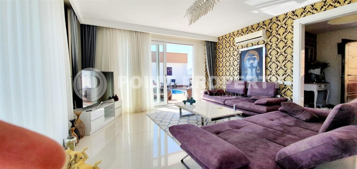 Атмосферная вилла с панорамным видом на город и море, в престижном районе Аланьи - Каргыджак-id-8018-фото-2