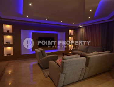 Furnished three bedroom penthouse, 200m², in the center of Alanya, with mountain views-id-1627-photo-2