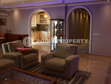 Furnished three bedroom penthouse, 200m², in the center of Alanya, with mountain views-id-1627-photo-4