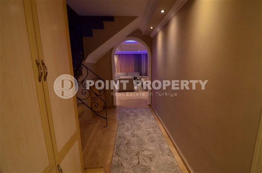 Furnished three bedroom penthouse, 200m², in the center of Alanya, with mountain views-id-1627-photo-6