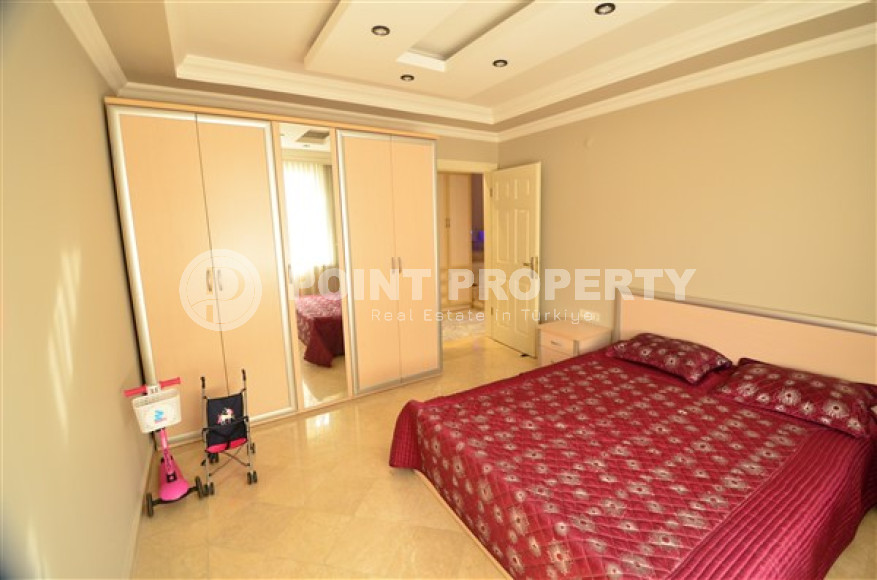 Furnished three bedroom penthouse, 200m², in the center of Alanya, with mountain views-id-1627-photo-9