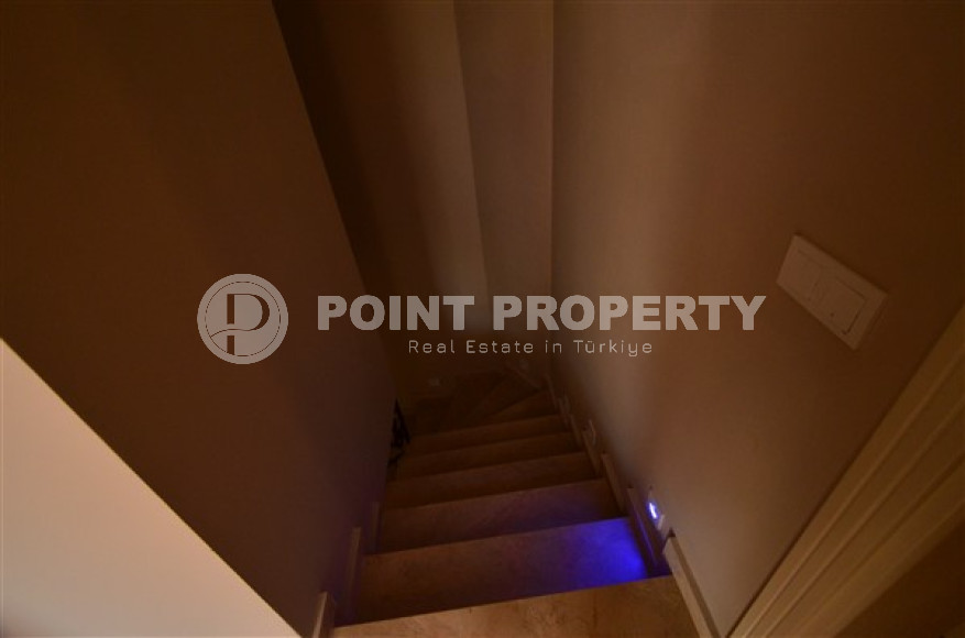 Furnished three bedroom penthouse, 200m², in the center of Alanya, with mountain views-id-1627-photo-12