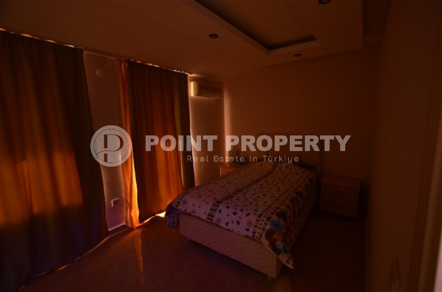 Furnished three bedroom penthouse, 200m², in the center of Alanya, with mountain views-id-1627-photo-13