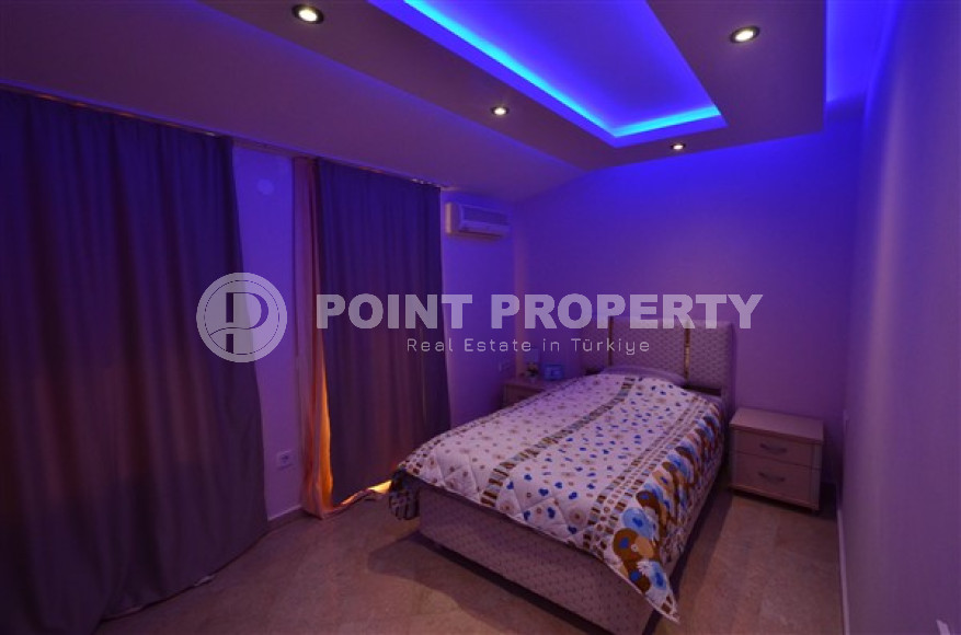 Furnished three bedroom penthouse, 200m², in the center of Alanya, with mountain views-id-1627-photo-14