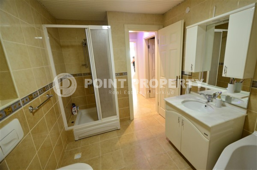 Furnished three bedroom penthouse, 200m², in the center of Alanya, with mountain views-id-1627-photo-15