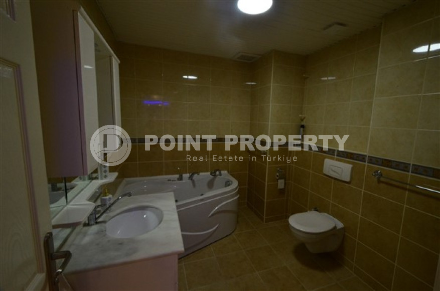 Furnished three bedroom penthouse, 200m², in the center of Alanya, with mountain views-id-1627-photo-16