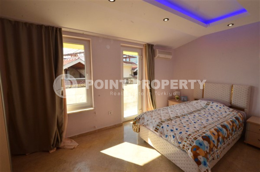 Furnished three bedroom penthouse, 200m², in the center of Alanya, with mountain views-id-1627-photo-19