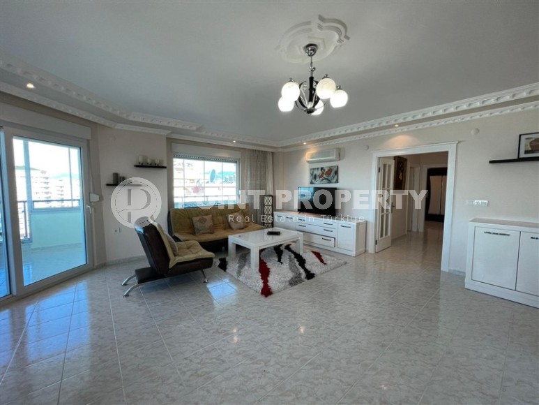 Panoramic apartment with sea and mountain views, on the 10th floor in a residence built in 2016-id-8031-photo-3