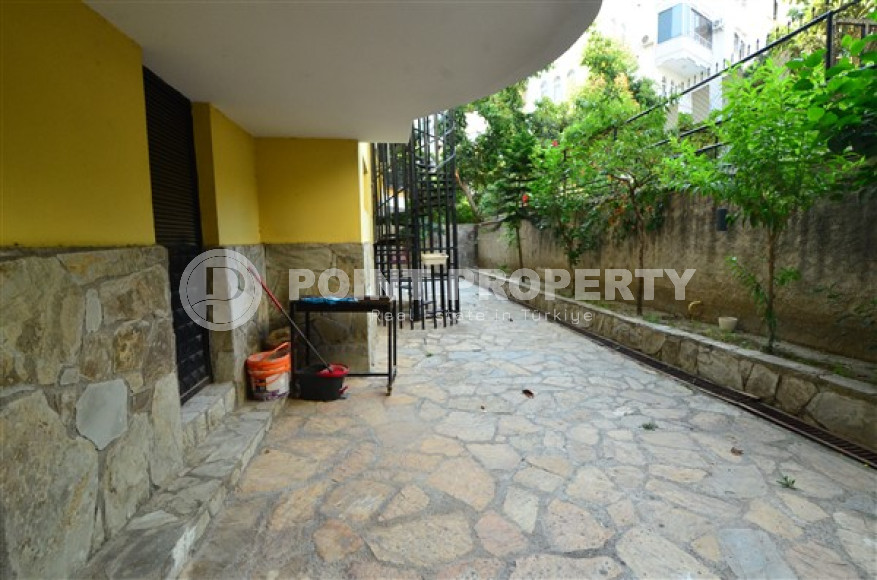 Furnished three bedroom penthouse, 200m², in the center of Alanya, with mountain views-id-1627-photo-27