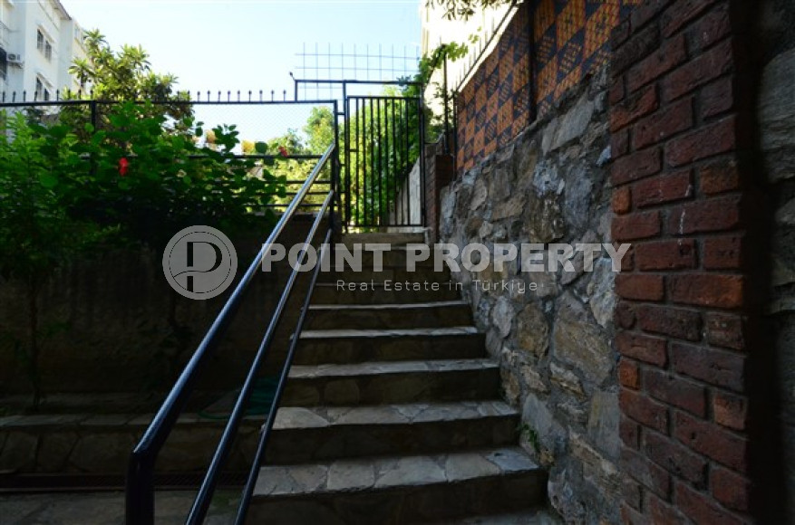 Furnished three bedroom penthouse, 200m², in the center of Alanya, with mountain views-id-1627-photo-30