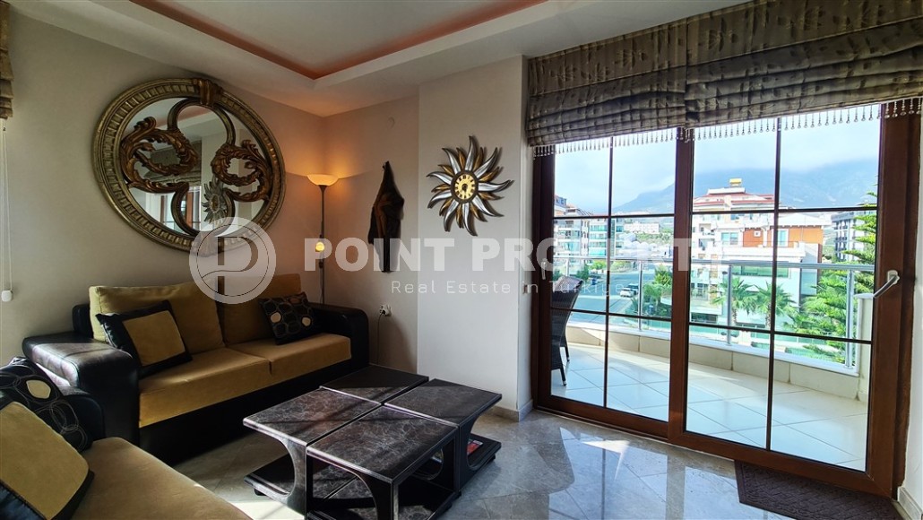 Ready-to-move-in apartment with furniture and household appliances 50 meters from the sea, in the center of the prestigious area of Alanya - Kestel-id-8043-photo-4