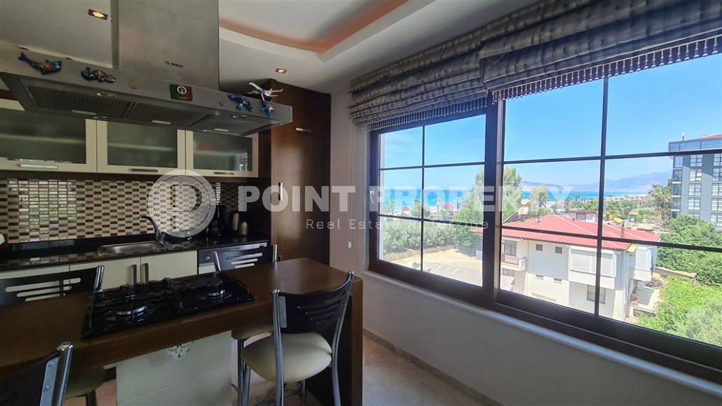 Ready-to-move-in apartment with furniture and household appliances 50 meters from the sea, in the center of the prestigious area of Alanya - Kestel-id-8043-photo-5