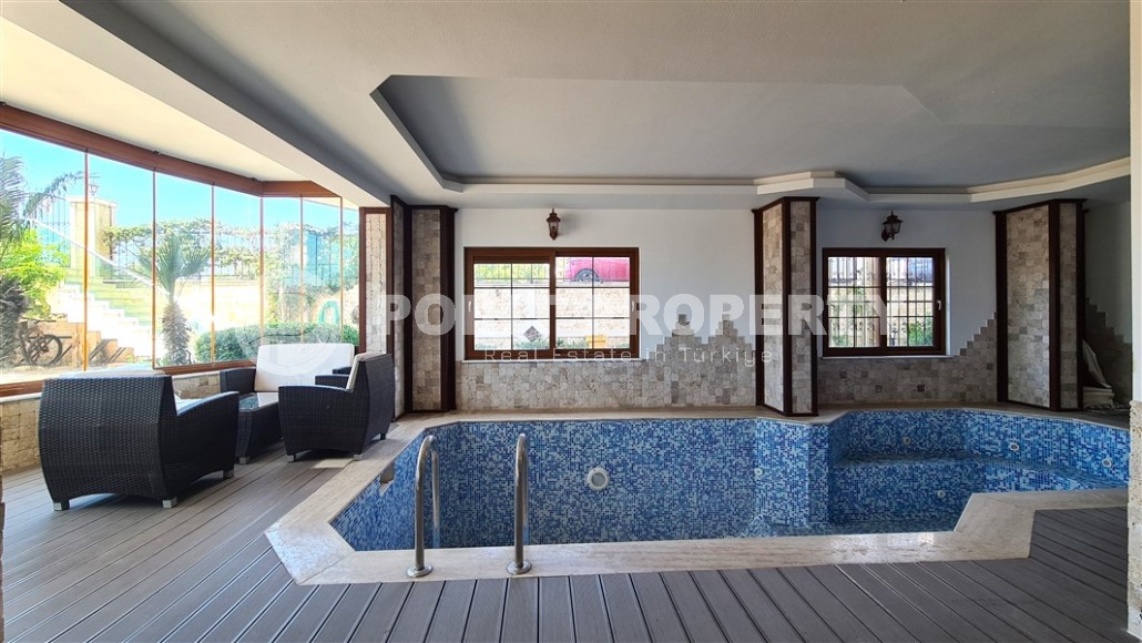 Ready-to-move-in apartment with furniture and household appliances 50 meters from the sea, in the center of the prestigious area of Alanya - Kestel-id-8043-photo-14