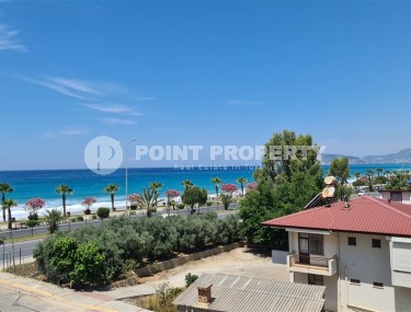 Ready-to-move-in apartment with furniture and household appliances 50 meters from the sea, in the center of the prestigious area of Alanya - Kestel-id-8043-photo-1