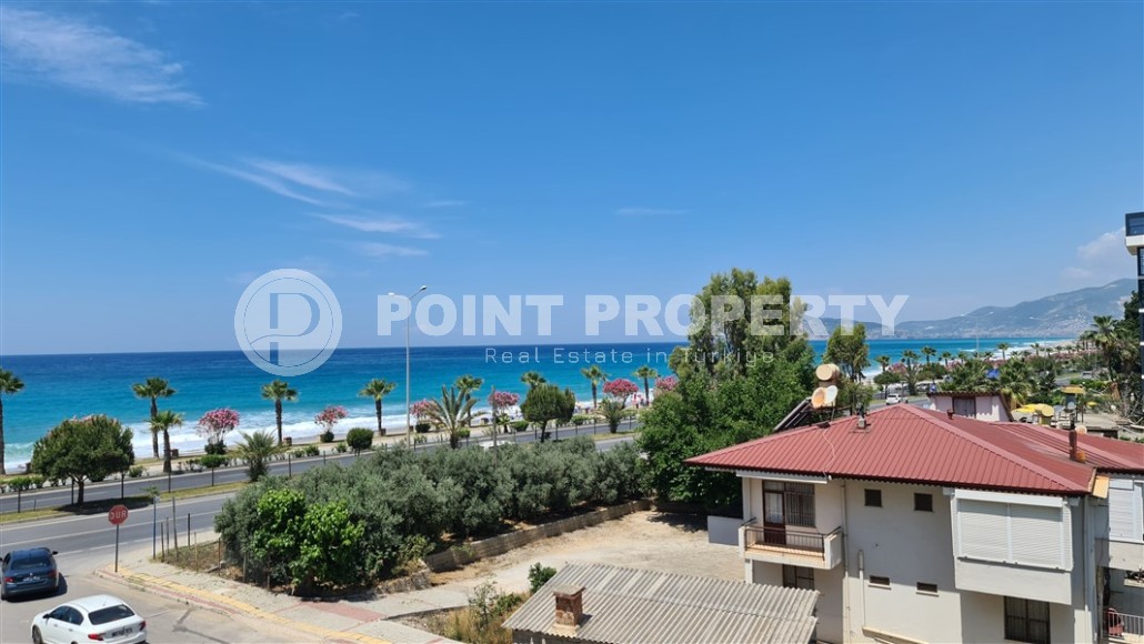 Ready-to-move-in apartment with furniture and household appliances 50 meters from the sea, in the center of the prestigious area of Alanya - Kestel-id-8043-photo-1