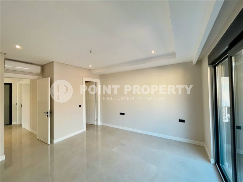 Panoramic two-level apartment 3+1 in the center of Alanya, 400 meters from the famous Cleopatra Beach-id-8050-photo-4