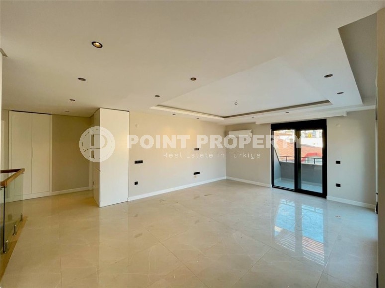 Panoramic two-level apartment 3+1 in the center of Alanya, 400 meters from the famous Cleopatra Beach-id-8050-photo-5