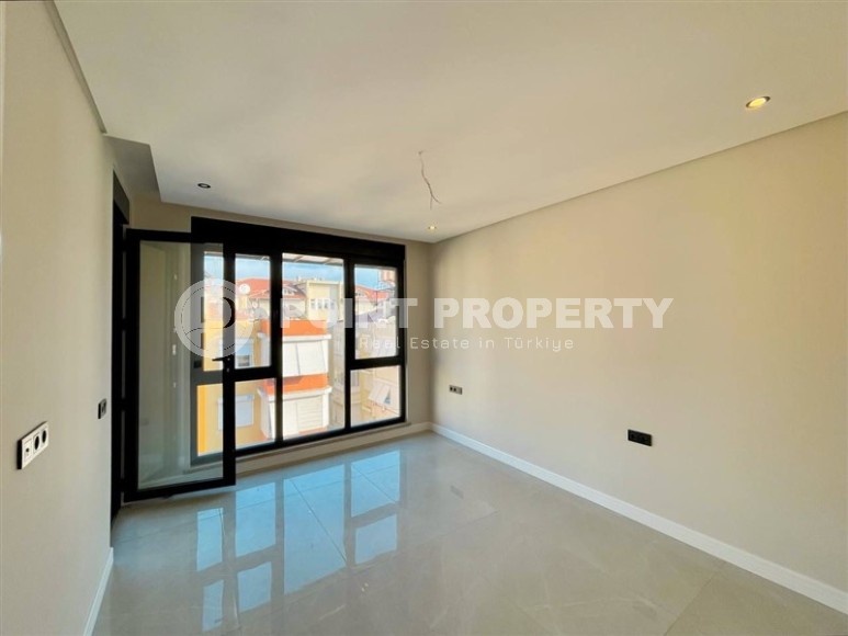 Panoramic two-level apartment 3+1 in the center of Alanya, 400 meters from the famous Cleopatra Beach-id-8050-photo-11