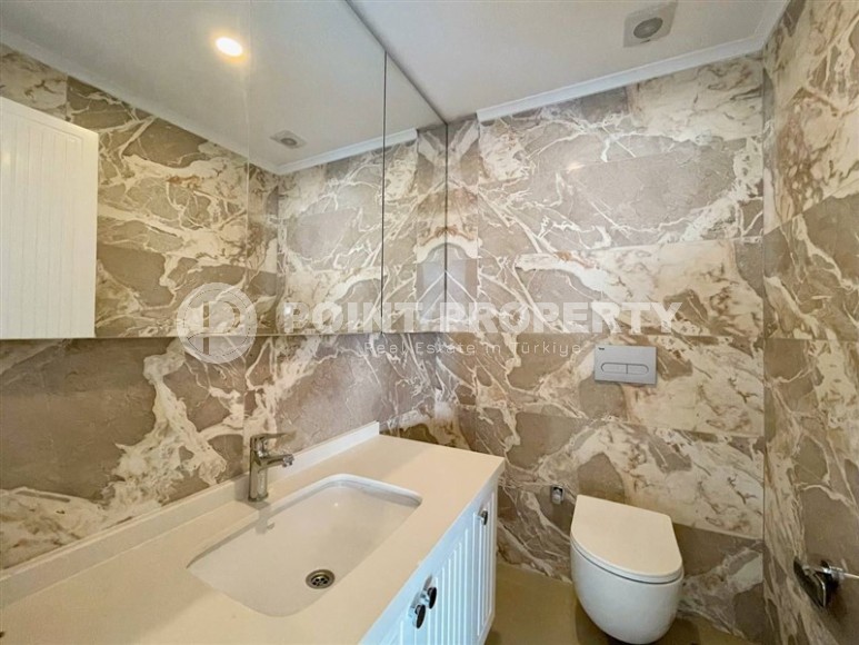 Panoramic two-level apartment 3+1 in the center of Alanya, 400 meters from the famous Cleopatra Beach-id-8050-photo-15