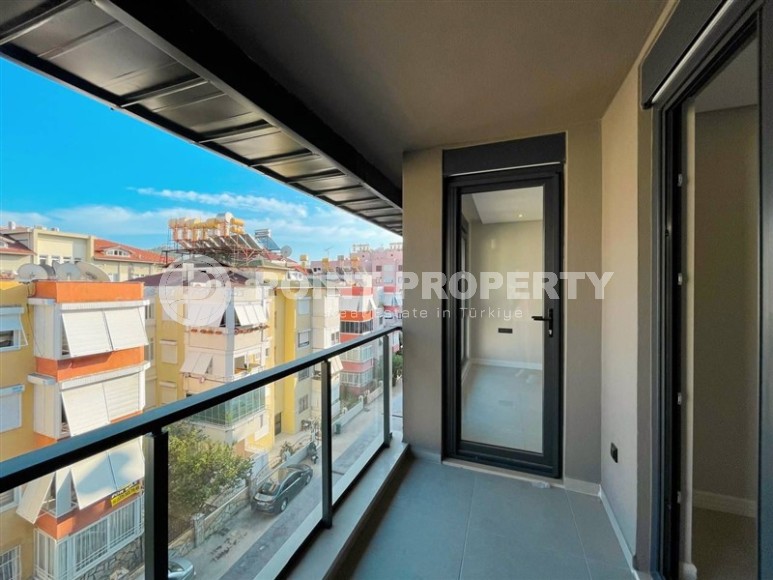 Panoramic two-level apartment 3+1 in the center of Alanya, 400 meters from the famous Cleopatra Beach-id-8050-photo-16