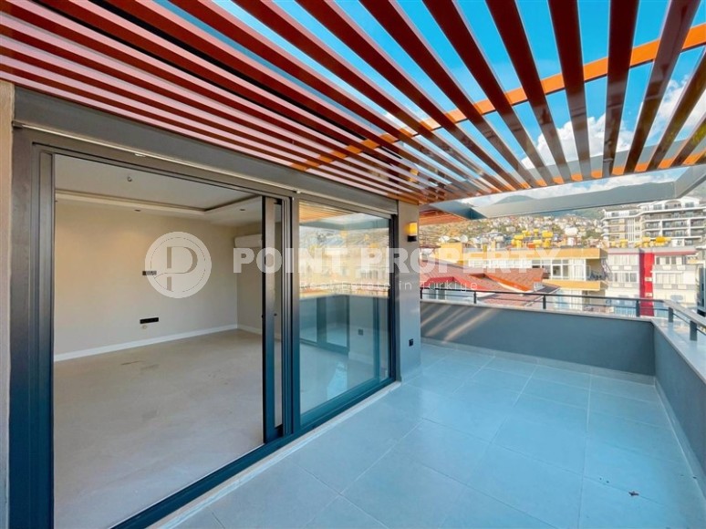 Panoramic two-level apartment 3+1 in the center of Alanya, 400 meters from the famous Cleopatra Beach-id-8050-photo-19