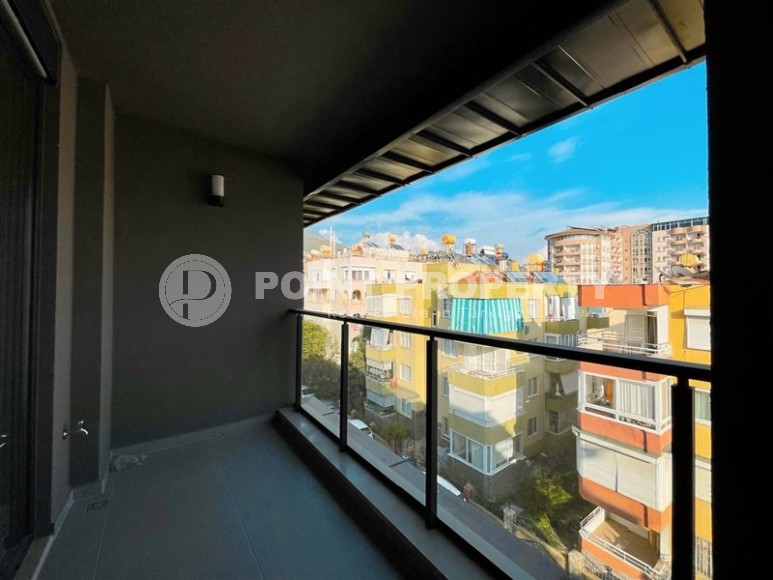 Panoramic two-level apartment 3+1 in the center of Alanya, 400 meters from the famous Cleopatra Beach-id-8050-photo-26