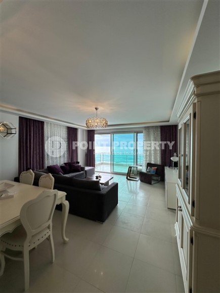 Comfortable 2+1 apartment with a luxurious location on the first line from the sea, in the center of the prestigious area of Alanya - Kestel-id-8053-photo-3