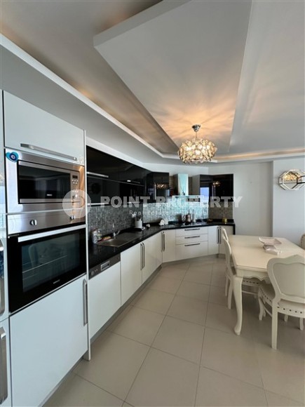 Comfortable 2+1 apartment with a luxurious location on the first line from the sea, in the center of the prestigious area of Alanya - Kestel-id-8053-photo-5