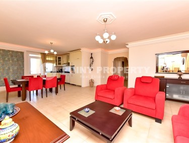 Panoramic apartment 2+1 with sea views, on the 8th floor, in the center of Mahmutlar district-id-8056-photo-2