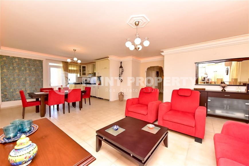 Panoramic apartment 2+1 with sea views, on the 8th floor, in the center of Mahmutlar district-id-8056-photo-2