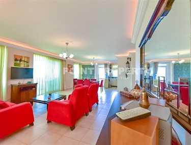 Panoramic apartment 2+1 with sea views, on the 8th floor, in the center of Mahmutlar district-id-8056-photo-3