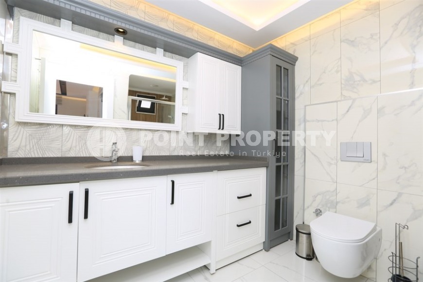 Вместительная четырёхкомнатная квартира с хорошим интерьером и мебелью, центр Аланьи-id-4542-фото-10