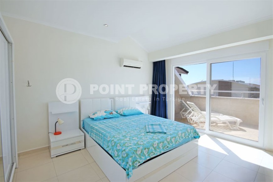 Panoramic two-level apartment overlooking the city and the sea, on the 7th floor with an attic 600 meters from the sea-id-8111-photo-8